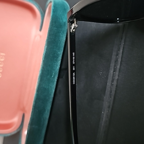 Gucci Shades - Picture 3 of 3